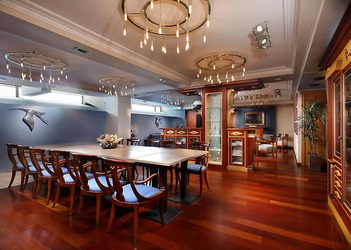 Apartaments-Hotel Hispanos 7 Suiza